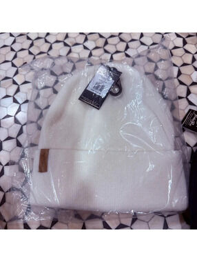 Binkybro cream beanie